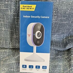 Wireless indoor security camera
